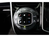 運転席と助手席、それぞれ温度調節ができ、オールシーズン快適なオートエアコンとなっております!