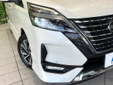 【LEDヘッドライト】悪天候や夜間走行時も良好な視界を確保し安心して運転できる高輝度LEDヘッドライトを装備!点灯速度が早く、消費電力も抑えられています。