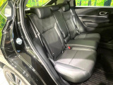後部座席も気になるようなキズ・汚れやへたり等、大きなダメージはなく、良好な状態です。