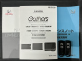 スマートキーは鍵をバッグに入れたままでもドアロックの開閉やエンジンのON・OFFができます。夜間や雨の日も鍵を探さなくて良いので便利です。