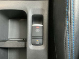 パーキングブレーキは電動式。