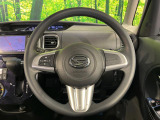 インテリアに合わせたデザインのステアリングは、運転される方のことも考え、運転しやすい形状、大きさです。是非一度、実際に触ってお確かめください。