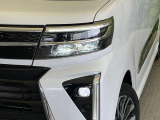 【LEDヘッドライト】悪天候や夜間走行時も良好な視界を確保し安心して運転できる高輝度LEDヘッドライトを装備!点灯速度が早く、消費電力も抑えられています。