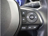 運転中、オーディオの操作をしてて、ハッとしたことはありませんか?ステアリングスイッチは、運転中でもハンドルでオーディオの操作が可能です。