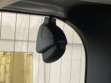 後方にもドライブレコーダーのカメラが付いています。前後両方でお車の周りを監視・記録いたします。