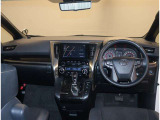 オシャレなインテリアで運転する気分も盛り上がりますよね^^