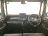【前方視界】開放的な前方視界!運転がしやすく疲れにくいです♪窓が大きく、見通しがとっても良いおクルマですよ♪