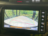 【バックカメラ】駐車時に後方がリアルタイム映像で確認できます。大型商業施設や立体駐車場での駐車時や、夜間のバック時に大活躍!運転スキルに関わらず、今や必須となった装備のひとつです!