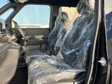 運転席は視認性が高く、操作性にも優れています。シートは丁寧に保護されており、状態も良好。快適な運転環境をサポートします。