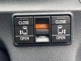 【両側パワースライドドア】スマートキーや運転席のスイッチで後席両側スライドドアの開閉が可能♪電動だから力を入れてドアを開ける必要が無く、小さなお子様でも簡単に開け閉めでき快適です♪