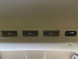 【リアクーラー】エアコンの風を後部座席まで届けてくれ、広い車内空間でも素早く快適な温度になります♪真夏や真冬に便利な機能です。