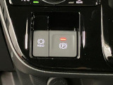 【電動パーキングブレーキ+オートブレーキホールド機能】 指先だけで簡単に操作が可能なパーキングブレーキ、スイッチを押すとブレーキペダルから足を離してもブレーキを保持できるオートブレーキホールド搭載。