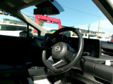 運転席の足元広々としているので運転しやすいです!