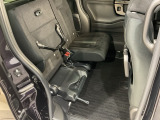 後席をはね上げれば、「もうひとつの荷室」が生まれます。