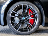 BMWの純正アロイホイールは軽量かつ強度にも優れているホイールで走行性能を引き上げる設計になっております。足元にもBMWは妥協がなくこだわっている個所になります。