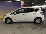 エンジンルーム、室内、クリーニング済みです。厳選したお車を屋内展示場にて展示中☆車両品質には自信がございます!ぜひ一度ご来店ください!!