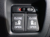 運転席からもスライドドアを楽々操作でスピーディーに!またスマートキーでも開閉できるので便利です。