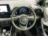 インテリアに合わせたデザインのステアリングは、運転される方のことも考え、運転しやすい形状、大きさです。是非一度、実際に触ってお確かめください。