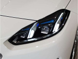 BMWの伝統の丸目4灯ヘッドライトでございます。LEDライトで視認性もよく明るく安全性の向上につながります。