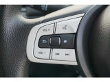 オーディオ操作が手元で完結するので運転中でも安心です。音量操作はもちろん、ラジオ・テレビであれば次のチャンネルへ。音楽アプリですと次の曲へと変更することができます。