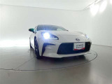 【LEDヘッドランプ】・・・消費電力の少ないLEDヘッドランプ。点灯してすぐに最大光量を発揮するのでトンネルなど周囲が急に暗くなった場合でも安心。
