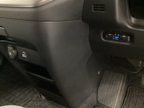 自社整備工場で点検整備をおこなってからお渡ししています。車検が残っている場合は『12ヶ月点検整備』を、車検整備付きの場合は『車検整備』をおこないます。整備費用は車両本体価格に含まれています。