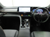 「中古車ハイブリッド保証」付き。ハイブリッド機構を無償で保証します。保証期間は、初度登録年月から10年目まで、またはロングラン保証が終わってから3年間。ただし累計走行距離が20万km以内です。