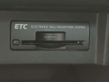 すっきり埋め込み型ETC車載器(高速道路の利用時に 料金所の通過をスムーズに行うために自動で料金を精算するシステム)