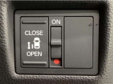 【片側パワースライドドア】片側がパワースライドドアになっており、運転席のスイッチやスマートキーでも開閉が可能です!開口部も広いので乗り降りも楽々♪
