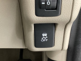 VSA装備車です。VSAはドライバーの操作と車の動きを見守っています。もし車の挙動が乱れたとき、4輪別々にブレーキをかけたり、エンジンパワーをしぼることによって車を安定させます。