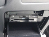 広がる運転支援サービスETC2.0搭載。全国の高速道路に設置されたITSスポットと双方向通信を図り、広域な道路交通情報や安全運転をサポートする情報を得て、音声やナビ画面上にタイムリーにお知らせします。