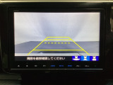 バックでの車庫入れも安心です!リアカメラが付いているバックモニター付のナビを装備しております。操作線もついており距離感も画面から確認できます。
