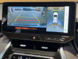 【パノラミックビューモニター】専用のカメラにより、上から見下ろしたような視点で360度クルマの周囲を確認することができます☆死角部分も確認しやすく、狭い場所での切り返しや駐車もスムーズに行えます。