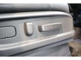 高級装備の代名詞!パワーシート装備!快適装備で運転も楽々です!