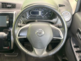 インテリアに合わせたデザインのステアリングは、運転される方のことも考え、運転しやすい形状、大きさです。是非一度、実際に触ってお確かめください。