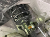 お車を安心してお乗りいただく為には、足回りの定期点検が欠かせません。サービスサポート(有償保証)では無料点検もご提供しており、安心のカーライフをお過ごしいただけるサポート体制が整っています。