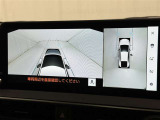 パノラミックビューモニターを装備。駐車場や交差点でクルマを真上から見るように周囲を確認できます。機能の詳細は販売店スタッフまでおたずねください。