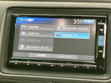 ラジオ、CD、USBなど、多様なメディアに対応。お好みの音楽を楽しみながら、快適なドライブを演出します。使いやすいインターフェースも魅力です。