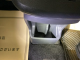 ちょっとした小物の置き場所に困らない、充実の収納。使いたい時にすぐ取り出せるから、ドライブがもっと快適に。毎日の運転を支える、頼もしい工夫です。