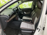 運転席に座ると、包み込まれるような感覚。操作性にも優れており、スムーズな運転をサポートします。