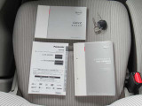 新車時保証書・車両取説・ナビ取説・スペアキー付属します。