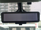 車両後方のカメラ映像を映し出し、車内の状況や、天候などに影響されずいつでもクリアな後方視界が得られるインテリジェント ル-ムミラ-。お問い合わせは03-5672-1023へ