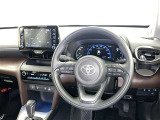 運転席まわりです。 各操作スイッチは使いやすい位置に配置されてます。