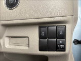 左側の電動スライドドアは運転席からも開閉が可能です。