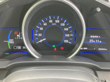 見やすいメーター類で、運転に必要な情報をしっかり確認できます。デザインも洗練されています。