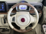 【純正革巻きステアリング】上質な革を使用することで、手にしっかり馴染みとても運転しやすいハンドルです♪