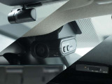 【日産純正ドライブレコーダー(DJ6-D)】インカメラ(車室内カメラ)では車両側面の撮影が可能となったことで、駐車場でのドアパンチの被害や運転中の幅寄せなどの映像も記録できます。