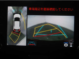 パノラミックビューモニター付きです。車両を上から見た様な映像を画面に表示。運転席からの目視だけでは見にくい、車両周辺の状況をリアルタイムでしっかり確認出来ます。
