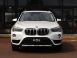 BMWらしいキドニーグリルとシャープなヘッドライトが印象的な、存在感のあるフロントマスクです。