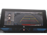パノラミックビューモニター付きです。車両を上から見たような映像をディスプレイオーディオ画面に表示。運転席からの目視だけでは見にくい、車両周辺の状況をリアルタイムでしっかり確認できます。